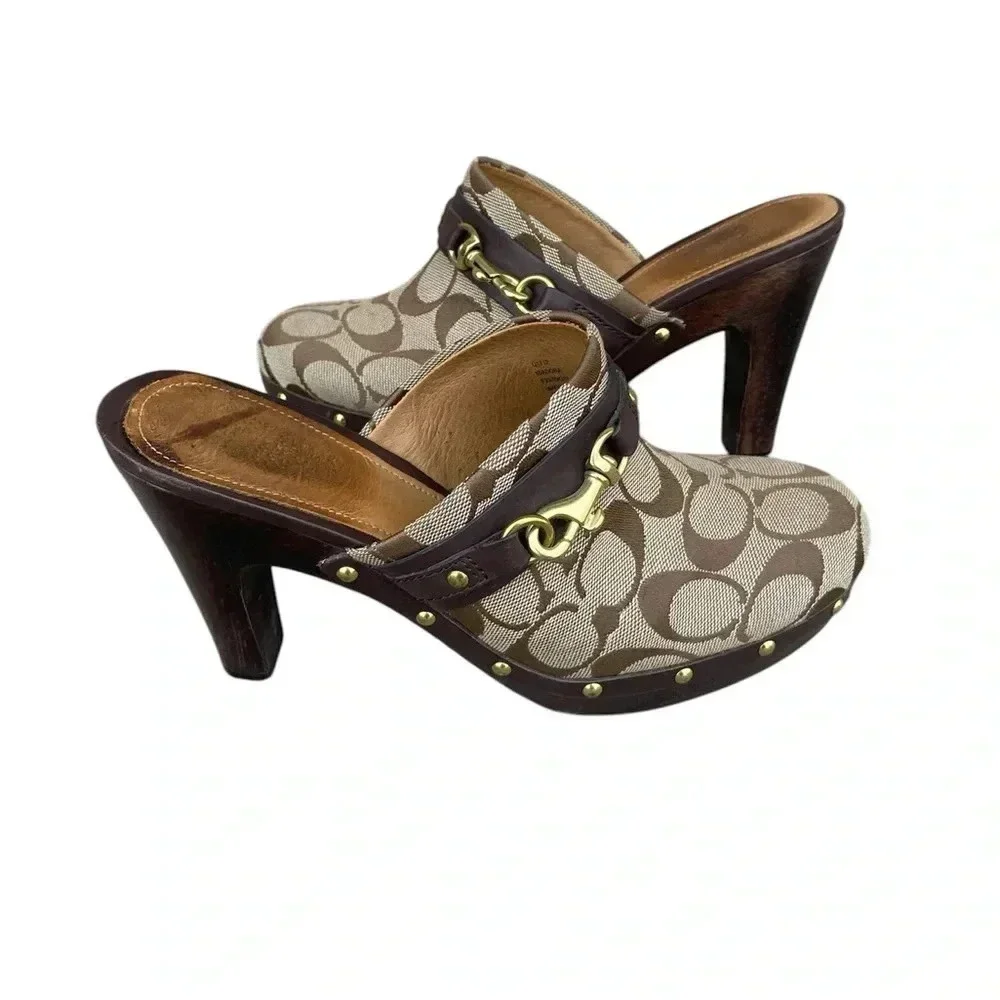 Coach Vintage healed clogs SZ 7 B